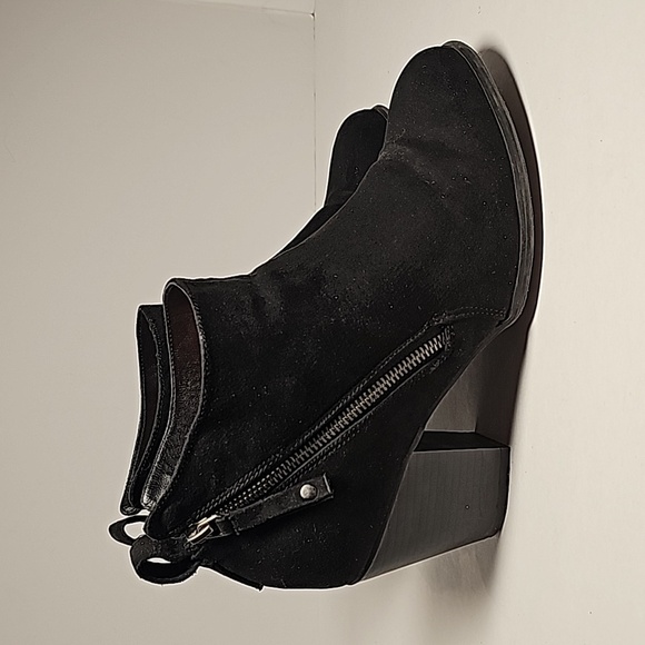 Torrid Booties Ankle Boots Side Zip Heel Black Faux Leather Round Toe Comfy 10 W - Picture 3 of 16